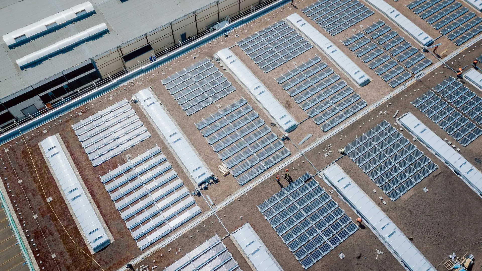 PV-Installation auf einem Flachdach