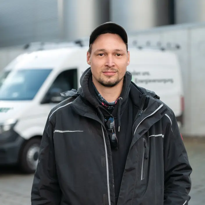 Mann arbeitet bei Solarwatt